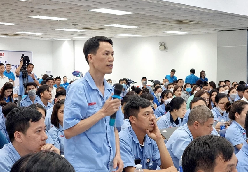 Đại diện công nhân nêu ý kiến, kiến nghị tại hội nghị đối thoại. (Ảnh: Trọng Phú) Đại diện công nhân nêu ý kiến, kiến nghị tại hội nghị đối thoại. (Ảnh: Trọng Phú)