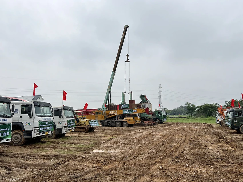 Một dự án nhà ở xã hội vừa được khởi công tại xã Kim Hoa, huyện Mê Linh, Hà Nội. Ảnh: Trọng Phú
