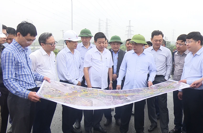 Bí Thư Thành uỷ Hà Nội Đinh Tiến Dũng khảo sát tiến độ triển khai dự án đường Vành đai 4 - Vùng Thủ đô. Bí Thư Thành uỷ Hà Nội Đinh Tiến Dũng khảo sát tiến độ triển khai dự án đường Vành đai 4 - Vùng Thủ đô.