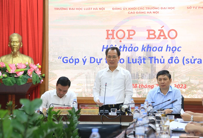 Ông Nguyễn Thanh Sơn, Bí thư Đảng ủy Khối các trường đại học, cao đẳng Hà Nội thông tin về hội thảo góp ý Luật Thủ đô (sửa đổi) (Ảnh: Trọng Phú) Luật Thủ đô sửa đổi