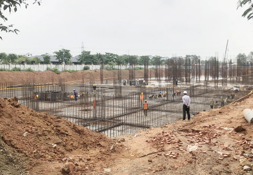 Dự án NƠXH tại xã Kim Hoa, huyện Mê Linh, Hà Nội đang được triển khai. Ảnh: TP