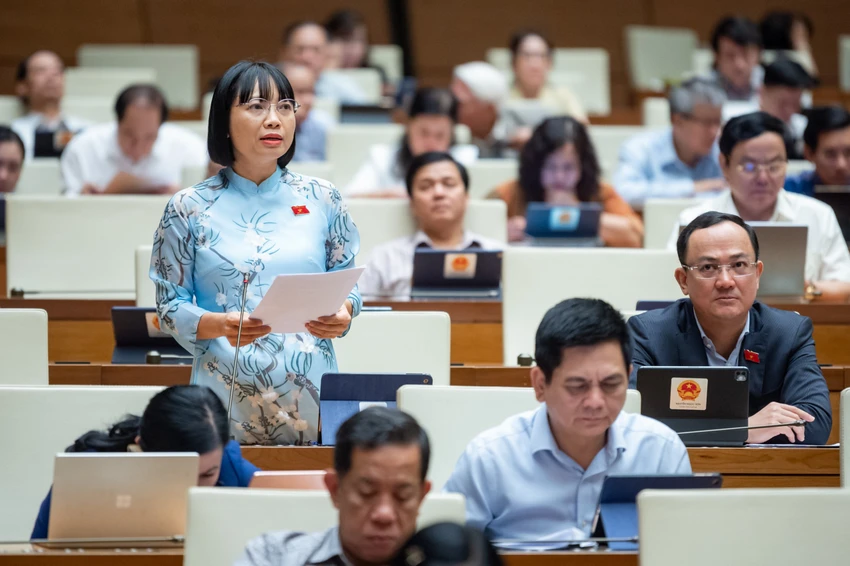 đại biểu quốc hội thảo luận về quyền lợi người mua chung cư