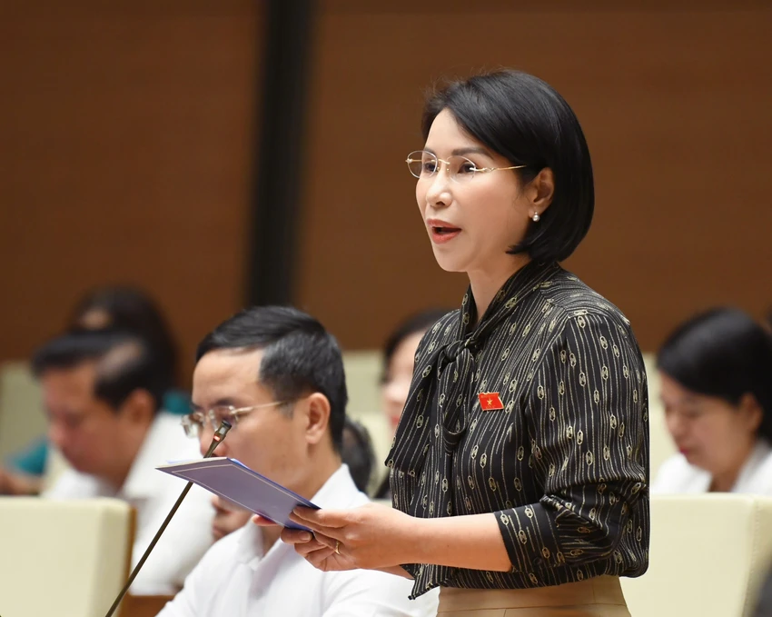 tran-thi-nhi-ha.jpg