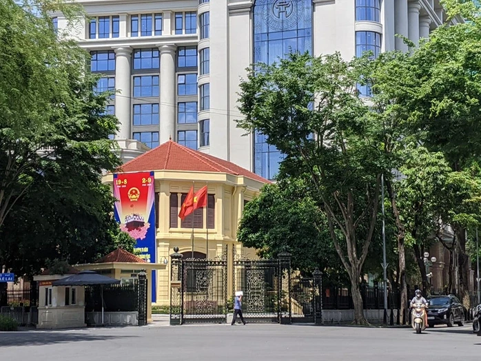luan-chuyen-can-bo.jpg