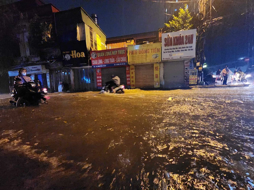 mua-lon-hiem-gap-ha-noi.jpg