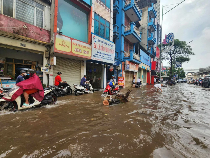 ha-noi-ngap-lut2.jpg