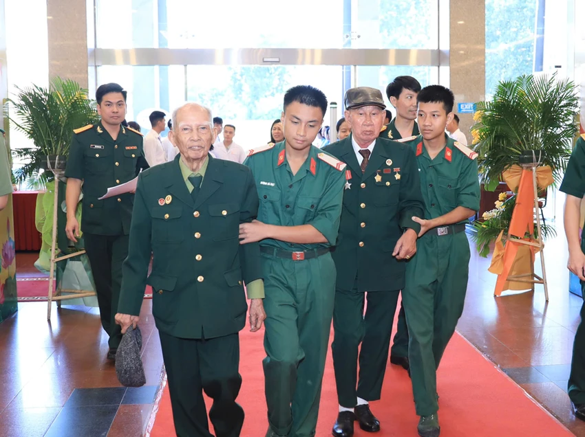 70-nam-ngay-giai-phong-thu-do.jpg