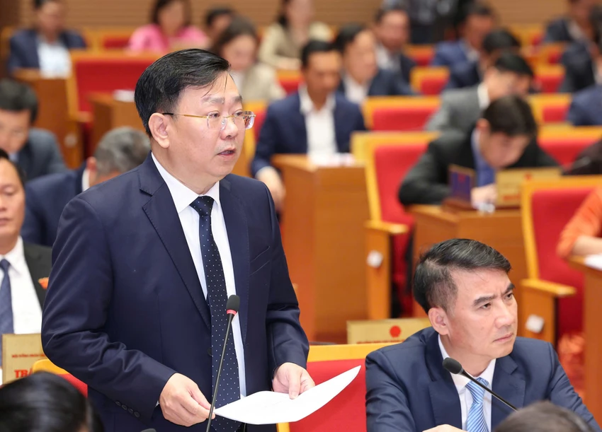 bom-nuoc-song-hong-vao-song-to-lich-phong.jpg