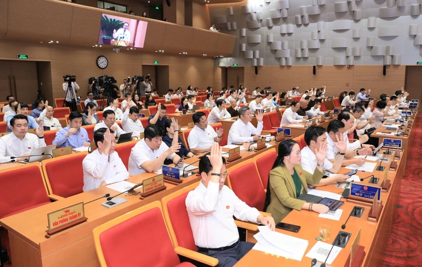 hdnd-tp-ha-noi-bieu-quyet.jpg
