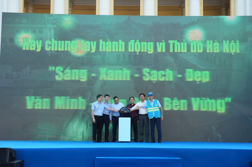 chu-tich-ubndtp-ha-noi-2.jpg