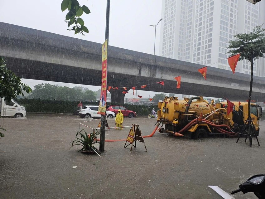 Ha-noi-mua-ngap-trua-30-9-3.jpg