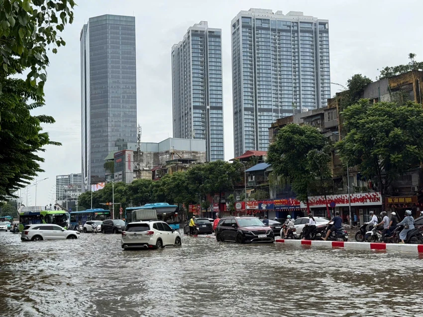 bao-so-10-ha-noi-mua-ngap-2.jpg