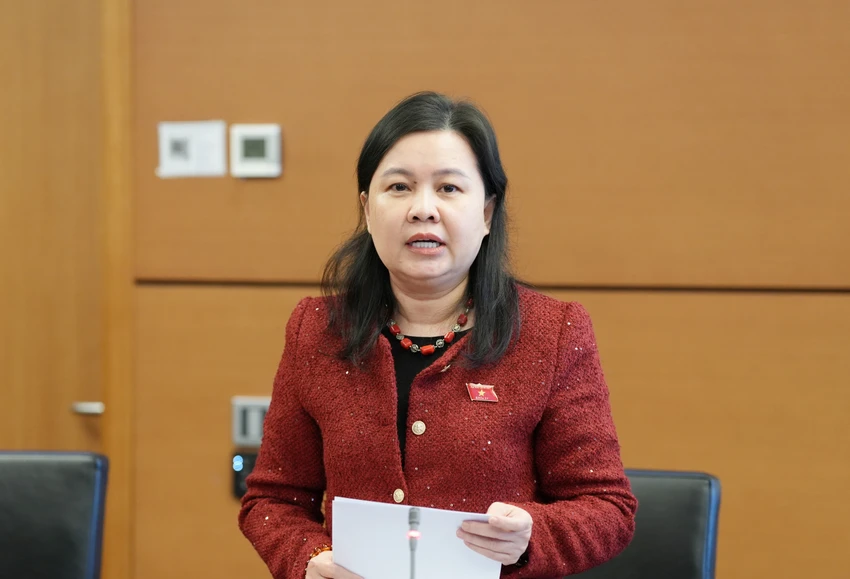 nguyen-phuong-thuy.jpg