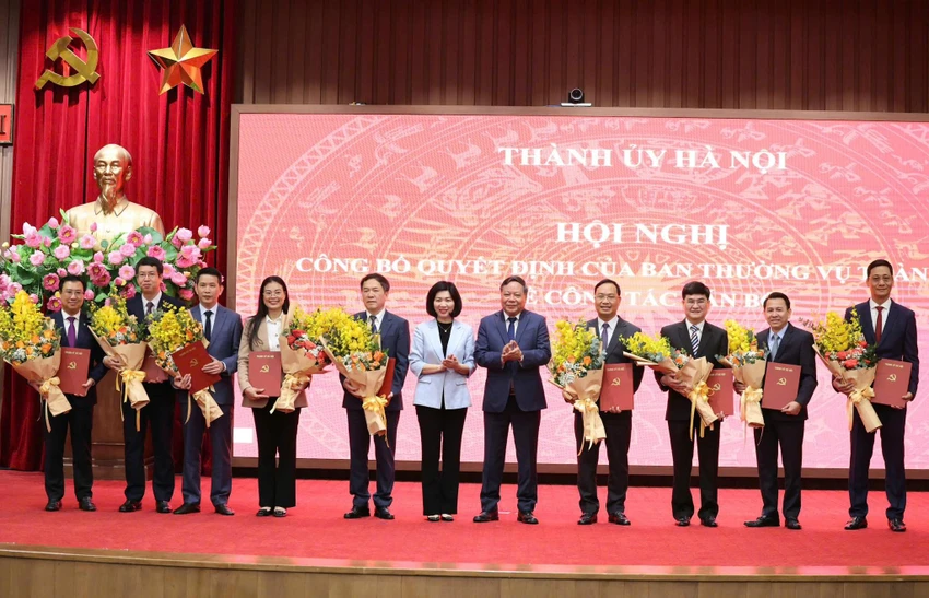 dieu-dong-hang-loat-can-bo.jpg