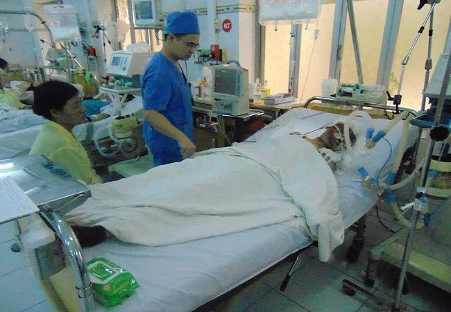 Hơn một tháng sau vụ nổ Văn Phú, nữ nạn nhân vẫn hôn mê sâu ảnh 1