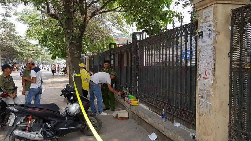 Bé sơ sinh tử vong trong bọc nylon trước bến xe ảnh 1 Bé sơ sinh tử vong trong bọc nylon trước bến xe ảnh 1