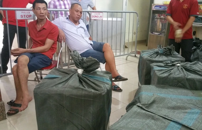 Triệt phá đường dây buôn lậu thuốc lá ngoại 'siêu khủng' ảnh 1
