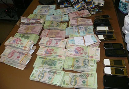 Triệt phá đường dây cá độ bóng đá 7.600 tỉ trong mùa Euro ảnh 1