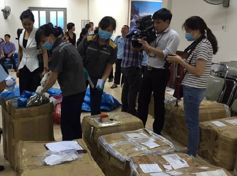 Các kiện hàng chứa lá Khat bị phát hiện