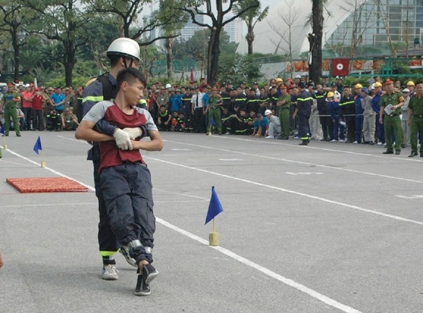 Những màn dập lửa mãn nhãn của Cảnh sát PCCC Hà Nội ảnh 8 Những màn dập lửa mãn nhãn của Cảnh sát PCCC Hà Nội ảnh 8
