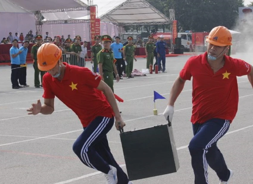 Những màn dập lửa mãn nhãn của Cảnh sát PCCC Hà Nội ảnh 1 Những màn dập lửa mãn nhãn của Cảnh sát PCCC Hà Nội ảnh 1