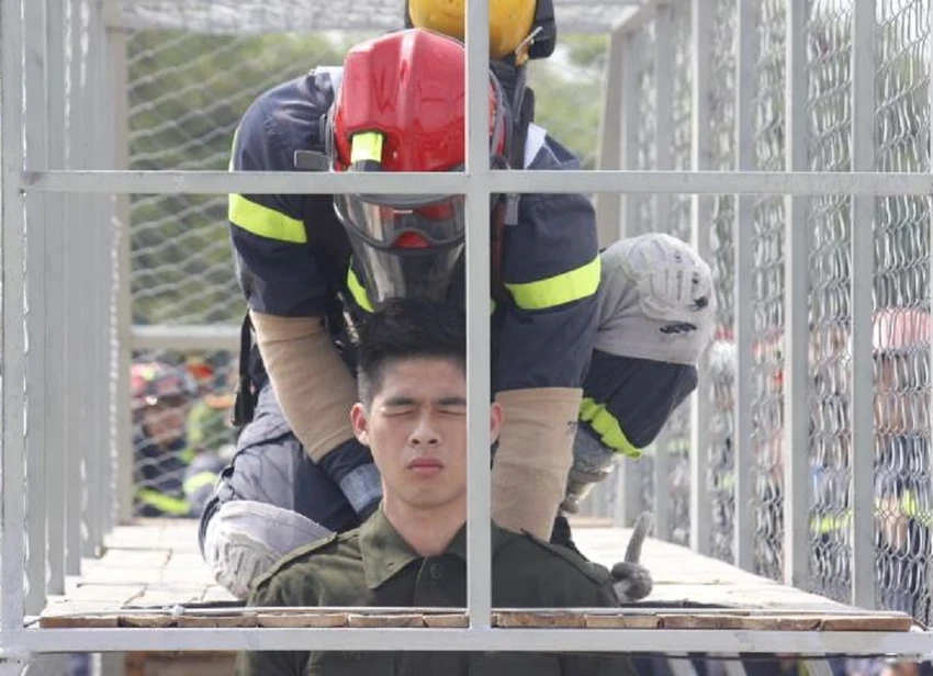 Những màn dập lửa mãn nhãn của Cảnh sát PCCC Hà Nội ảnh 5 Những màn dập lửa mãn nhãn của Cảnh sát PCCC Hà Nội ảnh 5