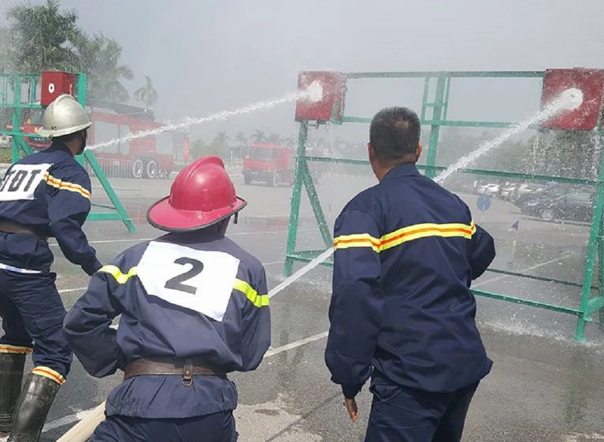 Những màn dập lửa mãn nhãn của Cảnh sát PCCC Hà Nội ảnh 3 Những màn dập lửa mãn nhãn của Cảnh sát PCCC Hà Nội ảnh 3