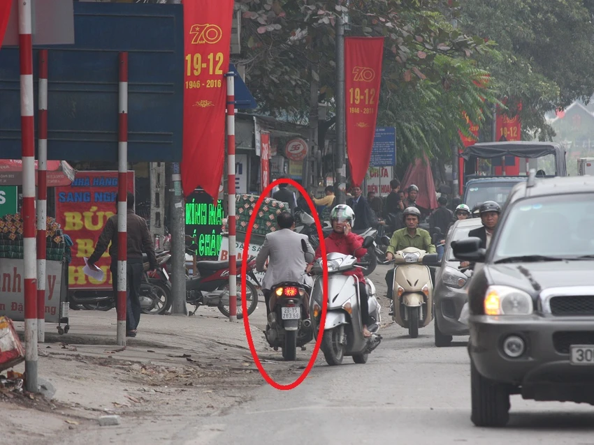 Bị CSGT xử phạt, người đàn ông xé quyết định xử phạt ảnh 6