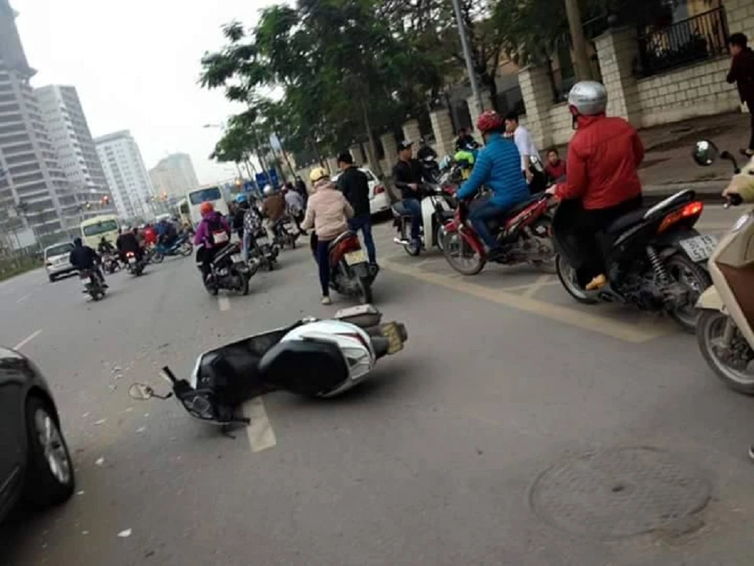 Xe tang gây tai nạn liên hoàn, 1 người chết ảnh 2 Xe tang gây tai nạn liên hoàn, 1 người chết ảnh 2