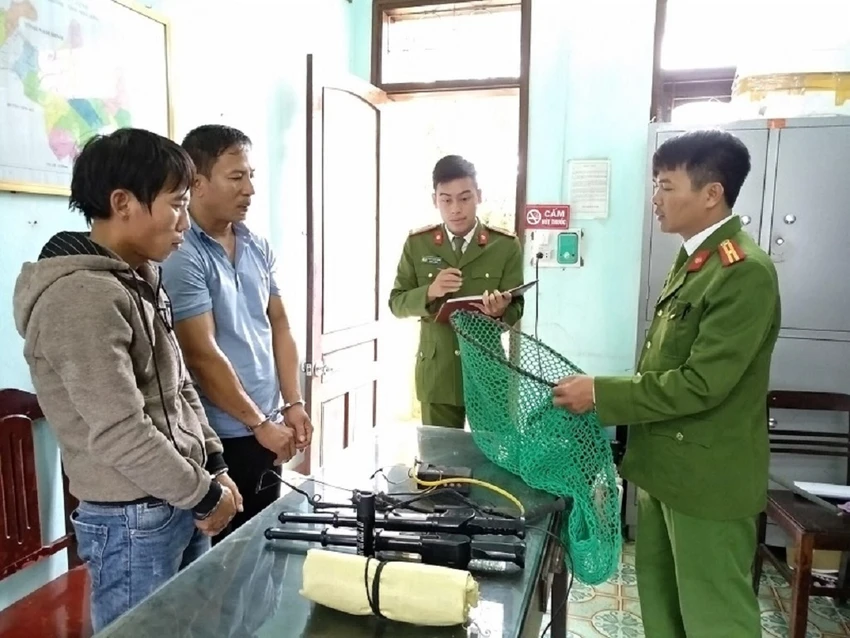 Khởi tố 2 'cẩu tặc' tội giết người ảnh 1