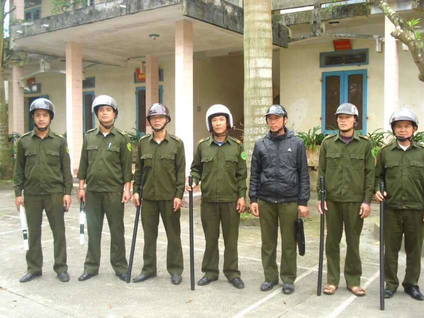 Công an xã được trang bị vũ khí, công cụ hỗ trợ