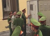 Bác nhờ nhổ tóc sâu rồi hiếp dâm cháu đến mang thai