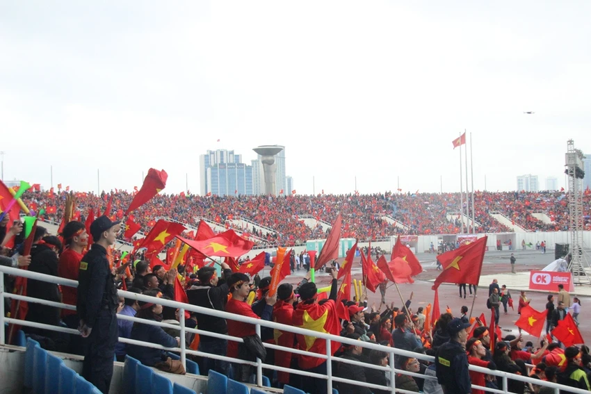 Những hình ảnh không thể quên tại 'chảo lửa' Mỹ Đình ảnh 1