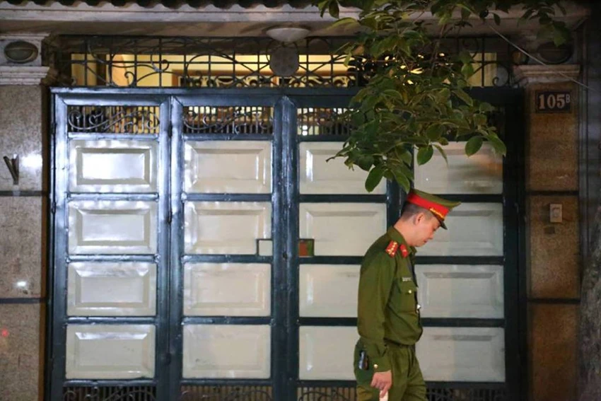Đang khám nhà cựu tổng cục phó tình báo Phan Hữu Tuấn ảnh 3 Đang khám nhà cựu tổng cục phó tình báo Phan Hữu Tuấn ảnh 3