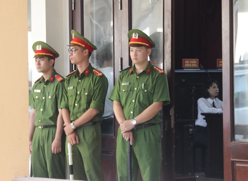 Siết chặt an ninh tại phiên xử bác sĩ Hoàng Công Lương