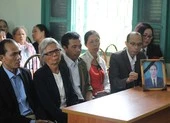2 mẹ con yêu cầu tòa bồi thường 12,4 tỉ