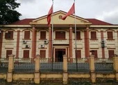 Vì sao bị truy nã 27 năm vẫn làm chánh văn phòng TAND huyện?