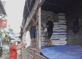 Bắt quả tang 150 tấn đường nghi nhập lậu vào TP.HCM
