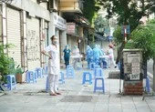 Cận cảnh BV Việt Đức phong tỏa 1 tòa nhà, lấy mẫu cho hàng ngàn người