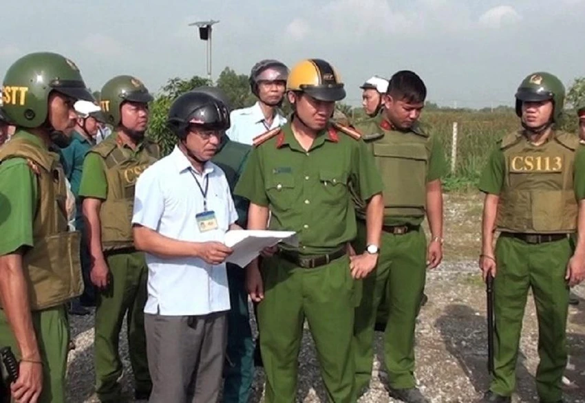 Một trong bốn nguyên tắc được Bộ Công an đưa ra, đó là không tổ chức cưỡng chế từ 22 giờ ngày hôm trước đến 6 giờ sáng ngày hôm sau và các ngày nghỉ, lễ tết. Ảnh: BCA Một trong bốn nguyên tắc được Bộ Công an đưa ra, đó là không tổ chức cưỡng chế từ 22 giờ ngày hôm trước đến 6 giờ sáng ngày hôm sau và các ngày nghỉ, lễ tết. Ảnh: BCA