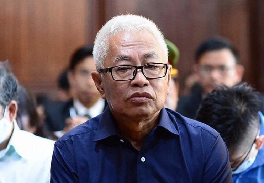 Sau hai án chung thân, ông Trần Phương Bình bị phạt thêm 10 năm tù. Ảnh: PLO Sau hai án chung thân, ông Trần Phương Bình bị phạt thêm 10 năm tù. Ảnh: PLO