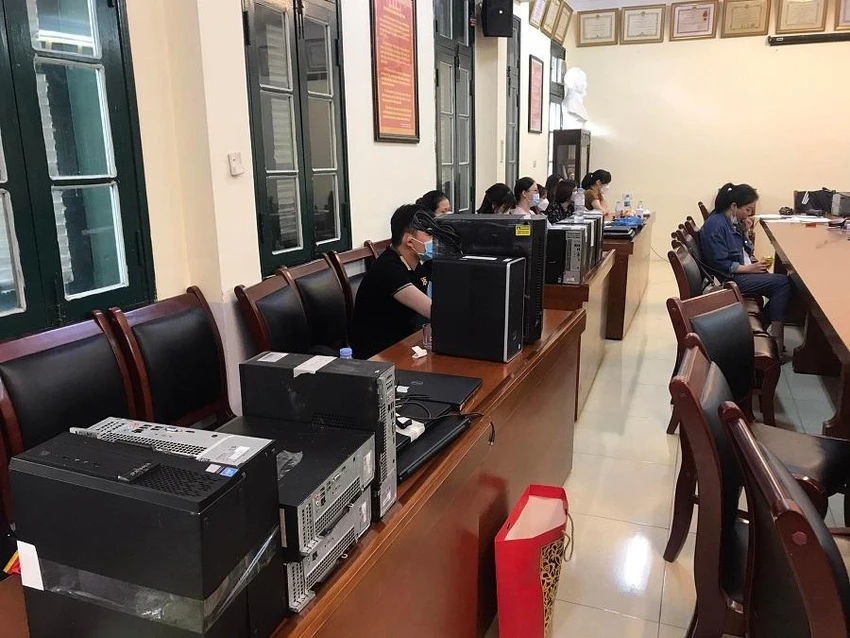 Công an triệt phá đường dây cho vay qua app với quy mô cực khủng. Ảnh: UYÊN TRANG Công an triệt phá đường dây cho vay qua app với quy mô cực khủng. Ảnh: UYÊN TRANG