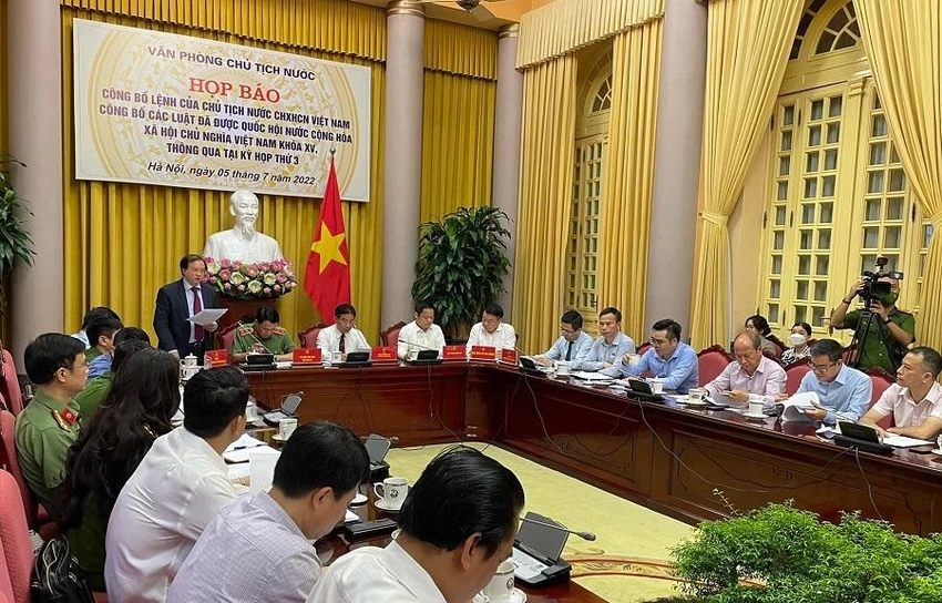 Văn phòng Chủ tịch nước tổ chức họp báo công bố lệnh của Chủ tịch nước về năm dự án luật đã được Quốc hội khóa XV thông qua. Ảnh: TP Văn phòng Chủ tịch nước tổ chức họp báo công bố lệnh của Chủ tịch nước về năm dự án luật đã được Quốc hội khóa XV thông qua. Ảnh: TP