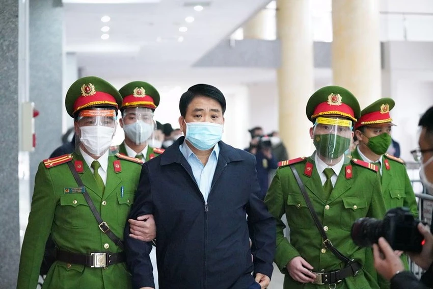 Trong vụ án liên quan đến gói thầu số hóa, cựu chủ tịch Hà Nội Nguyễn Đức Chung tiếp tục có “bản giải trình đơn kháng cáo” viết tay, dài gần 60 trang. Ảnh: UYÊN TRANG Trong vụ án liên quan đến gói thầu số hóa, cựu chủ tịch Hà Nội Nguyễn Đức Chung tiếp tục có “bản giải trình đơn kháng cáo” viết tay, dài gần 60 trang. Ảnh: UYÊN TRANG