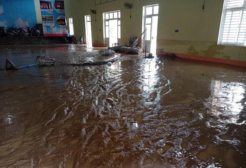 Trường Trung học phổ thông Lâm Bình là một trong những nơi bị ngập sâu nhất trong cơn lũ vừa qua. Ảnh: CA Trường Trung học phổ thông Lâm Bình là một trong những nơi bị ngập sâu nhất trong cơn lũ vừa qua. Ảnh: CA