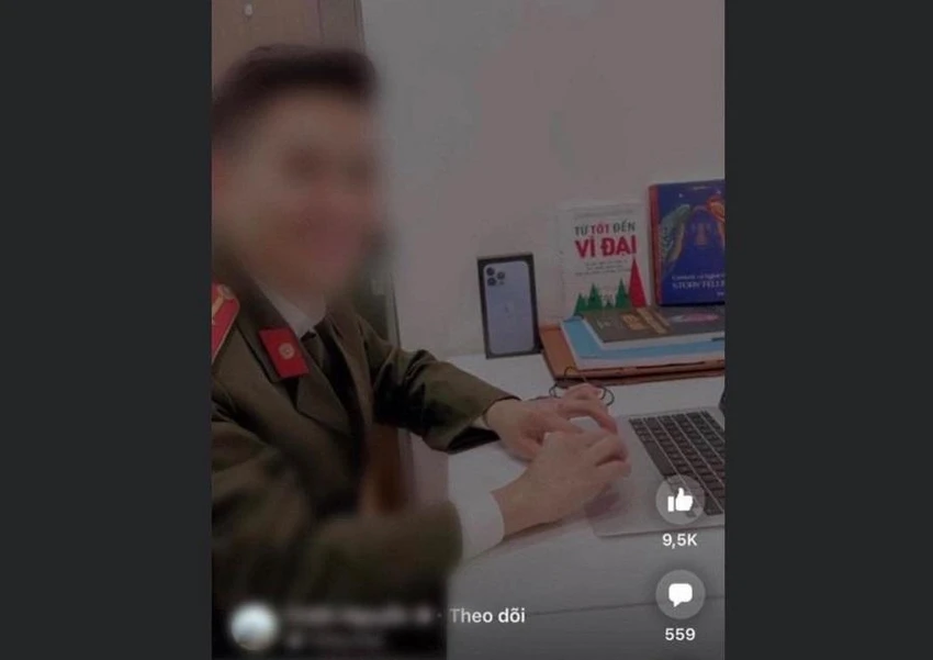 Chủ tiệm tóc bị mời lên trụ sở làm việc và lập hồ sơ xử phạt vì mặc trang phục công an rồi đăng clip lên Facebook để khoe bạn bè. Ảnh: CA Chủ tiệm tóc bị mời lên trụ sở làm việc và lập hồ sơ xử phạt vì mặc trang phục công an rồi đăng clip lên Facebook để khoe bạn bè. Ảnh: CA