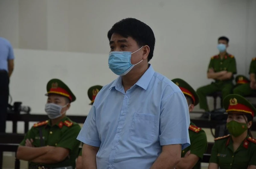 Cựu chủ tịch Hà Nội Nguyễn Đức Chung tại tòa. Ảnh: UYÊN TRANG Cựu chủ tịch Hà Nội Nguyễn Đức Chung tại tòa. Ảnh: UYÊN TRANG