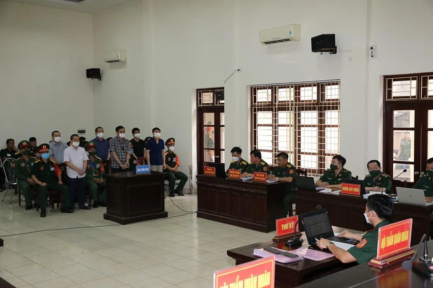 Các bị cáo tại tòa ngày 12-7. Ảnh: Thông tấn Quân sự Các bị cáo tại tòa ngày 12-7. Ảnh: Thông tấn Quân sự