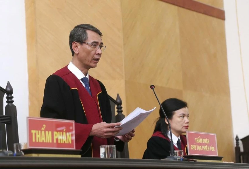 HĐXX tuyên án đối với các bị cáo. Ảnh: UYÊN TRANG HĐXX tuyên án đối với các bị cáo. Ảnh: UYÊN TRANG