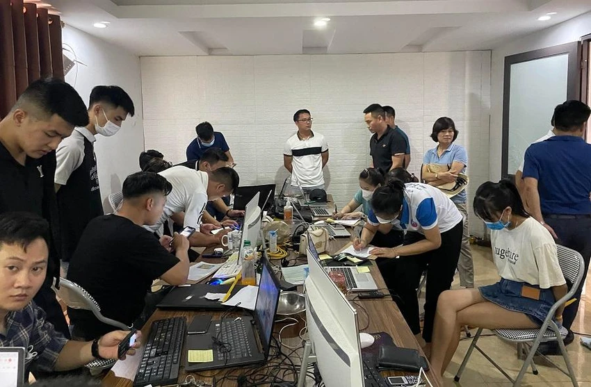 Đường dây cho vay qua app với lãi suất lên tới 2.000%/năm. Ảnh: CA Đường dây cho vay qua app với lãi suất lên tới 2.000%/năm. Ảnh: CA